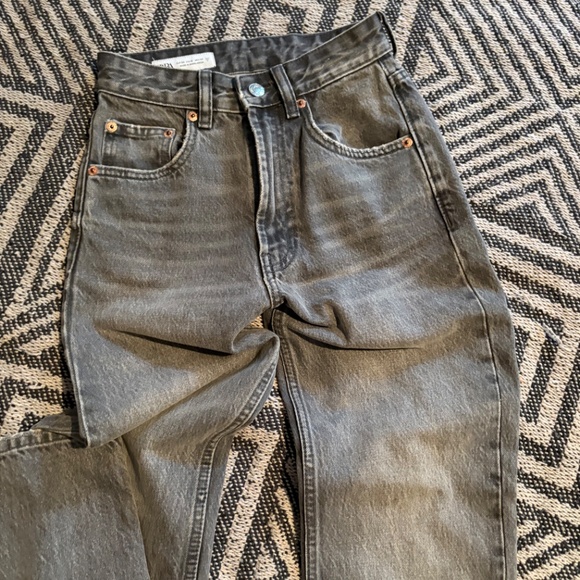Zara jeans in gray wash size 0 - Picture 2 of 4